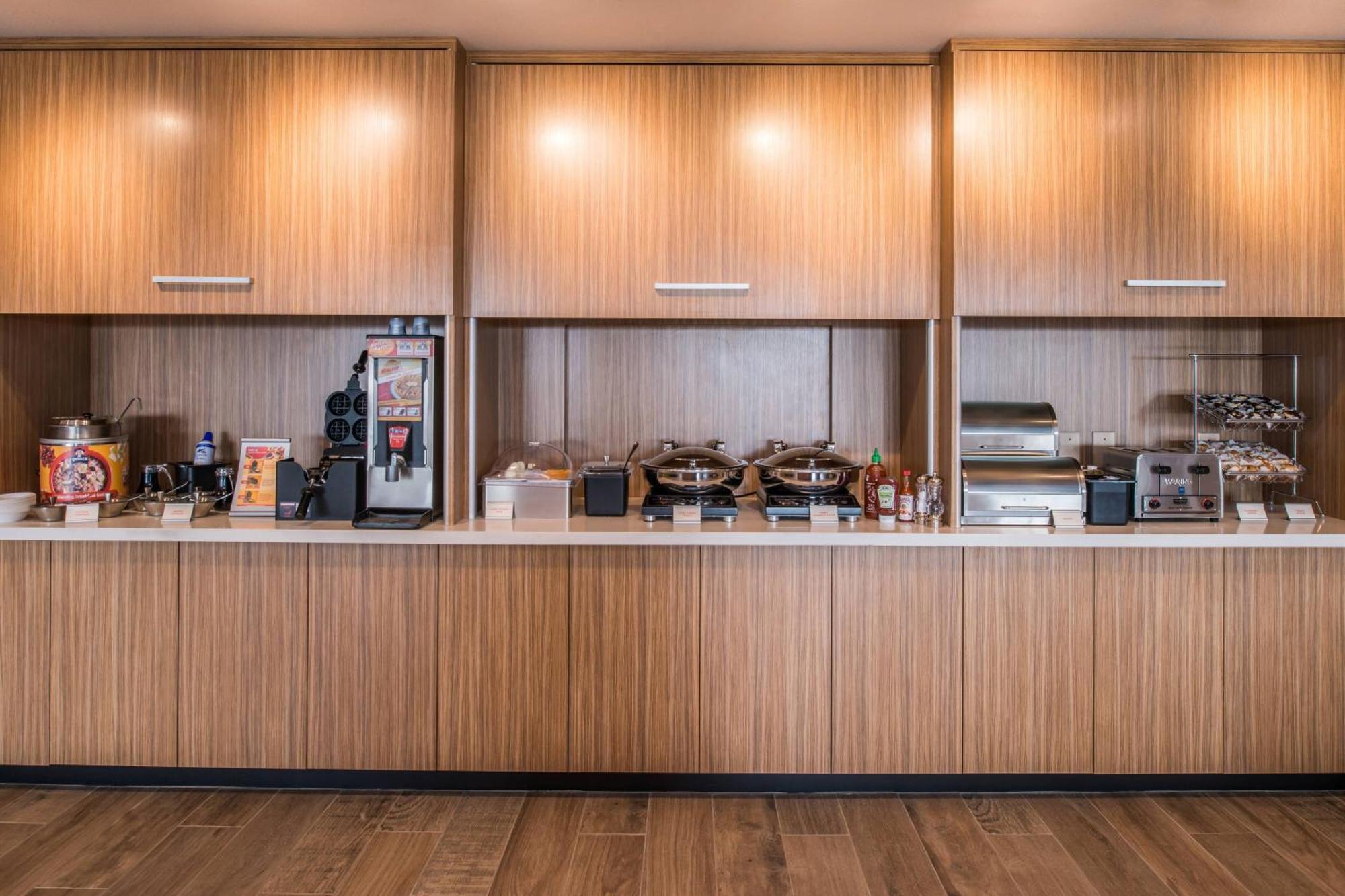 Towneplace Suites By Marriott Мърсед Екстериор снимка