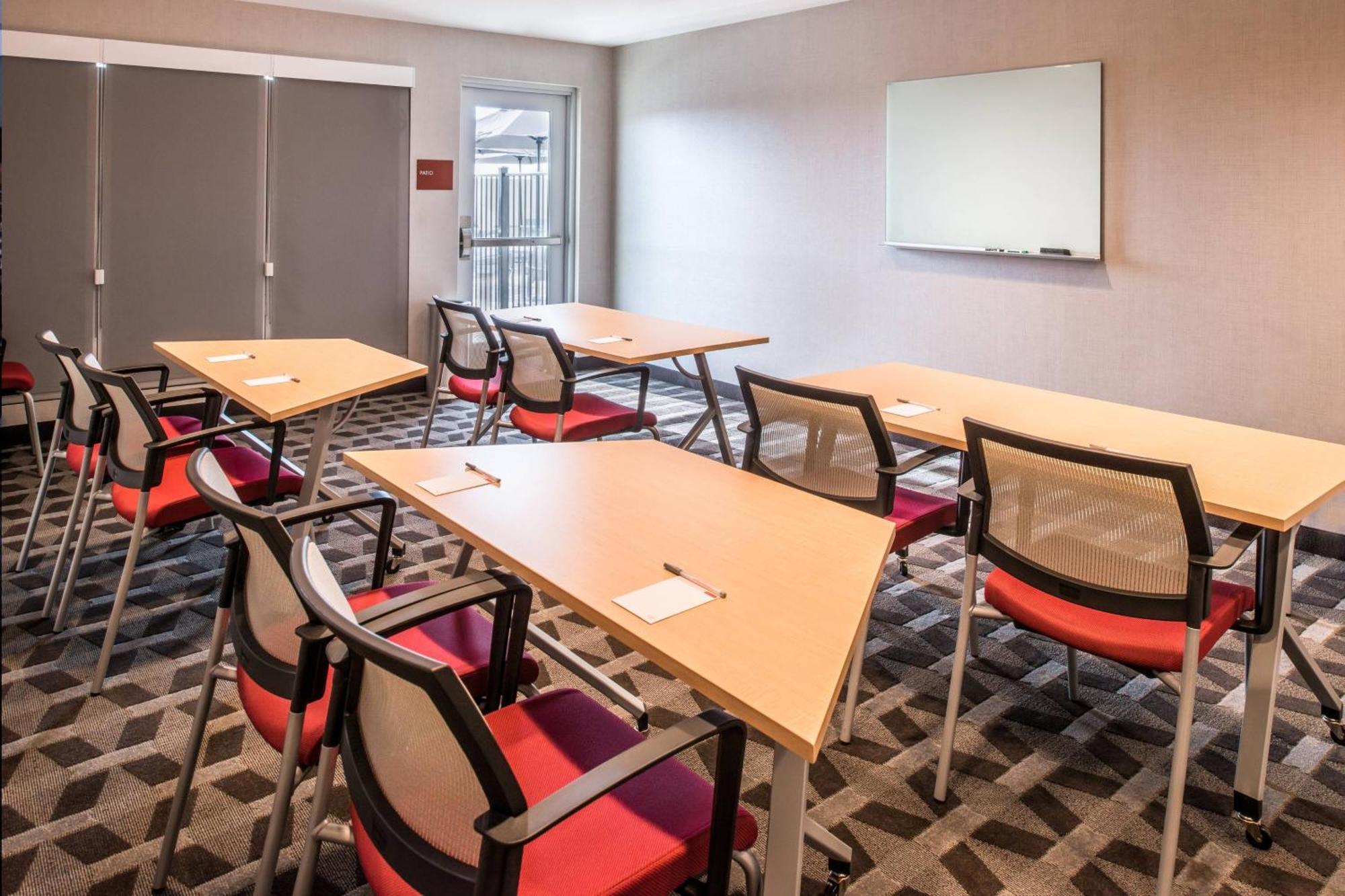 Towneplace Suites By Marriott Мърсед Екстериор снимка