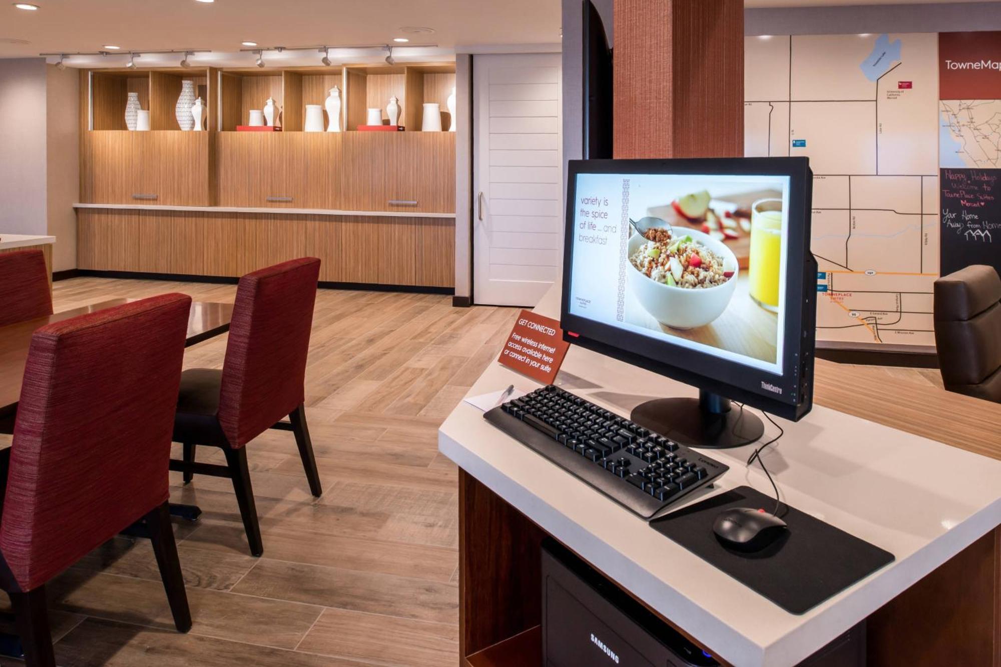 Towneplace Suites By Marriott Мърсед Екстериор снимка